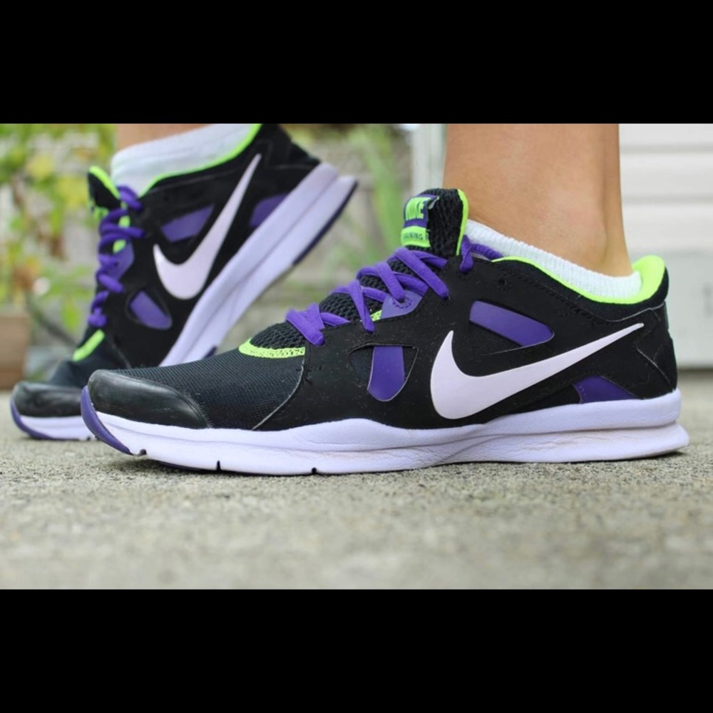 Black Nike Runners